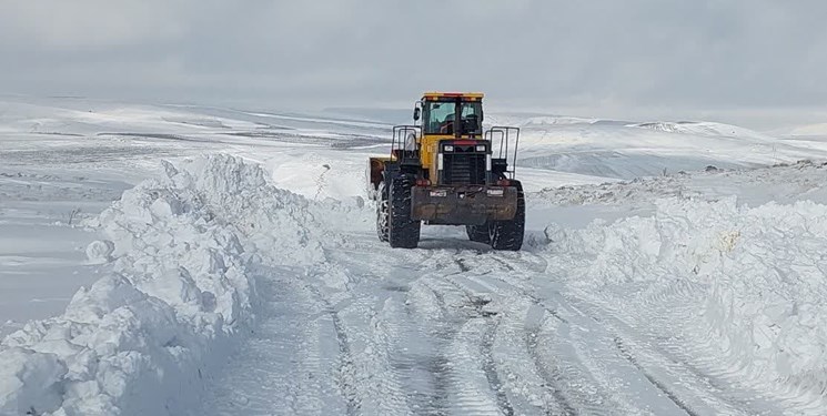 محاصره 300 روستای آذربایجان‌شرقی توسط برف و امدادرسانی به 230 خودرو