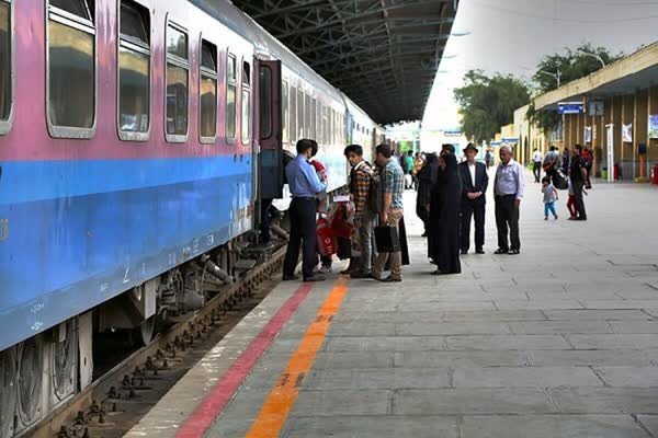 پیش‌فروش بلیت قطارهای نیمه دوم فروردین از فردا