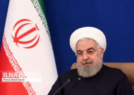 روحانی هشدار داد؛  بی‌تفاوتی و بی‌مسئولیتی در این انتخاب میان «مرگ و زندگی» و «جنگ و صلح» به معنای رستگاری نیست