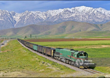 میزان جابجایی بار از خطوط ریلی منطقه آذربایجان ۴۲ درصد افزایش یافت