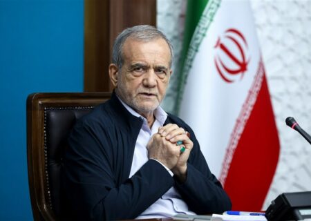 پزشکیان:اگر همه با هم باشیم آمریکا نمی‌تواند کاری ازپیش ببرد