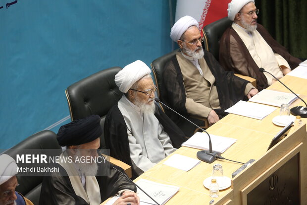 آیت الله موحدی کرمانی: تورم و گرانی مردم را به شدت آزار می هد